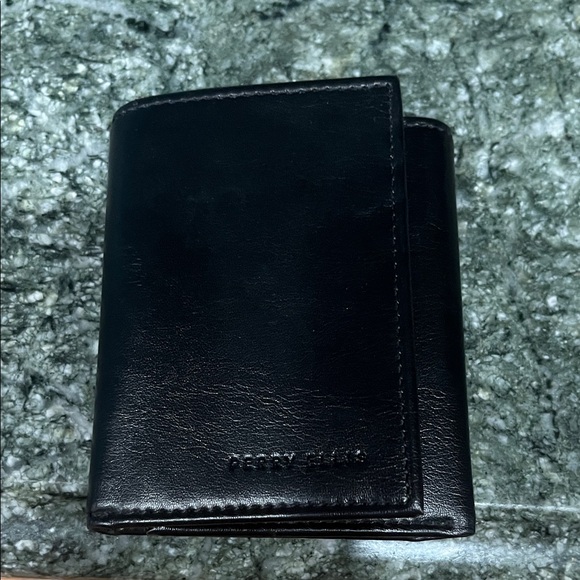 Perry Ellis Classic Black Leather wallet - Picture 1 of 3